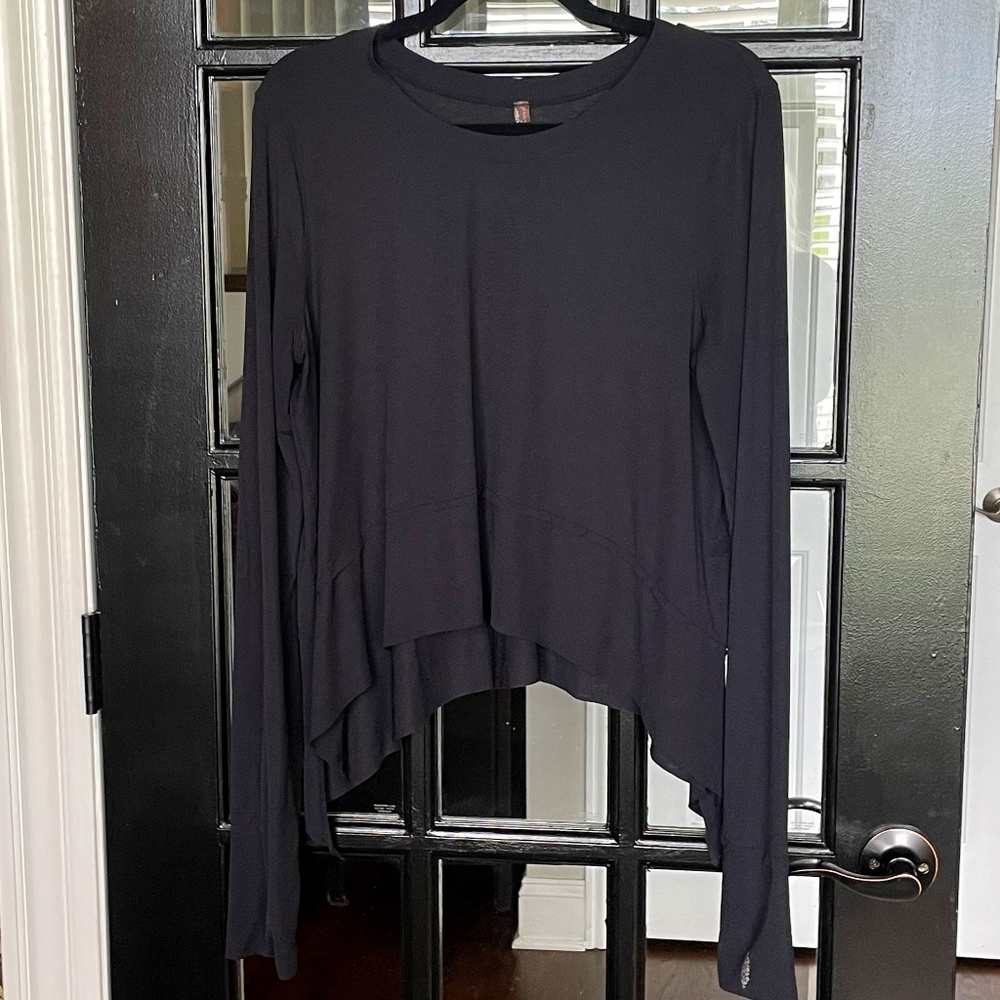 Free People Movement light weight long sleeve shirt w/Thumb holes- Black XL